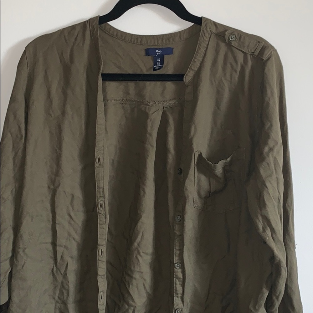 Green button down long sleeve blouse